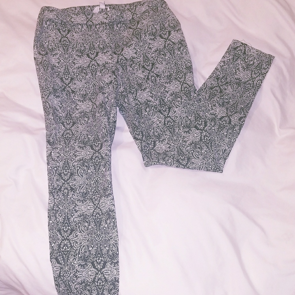 Black and white dress legginings
